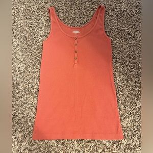 Old Navy slim fit tank top in great condition. Worn couple of times